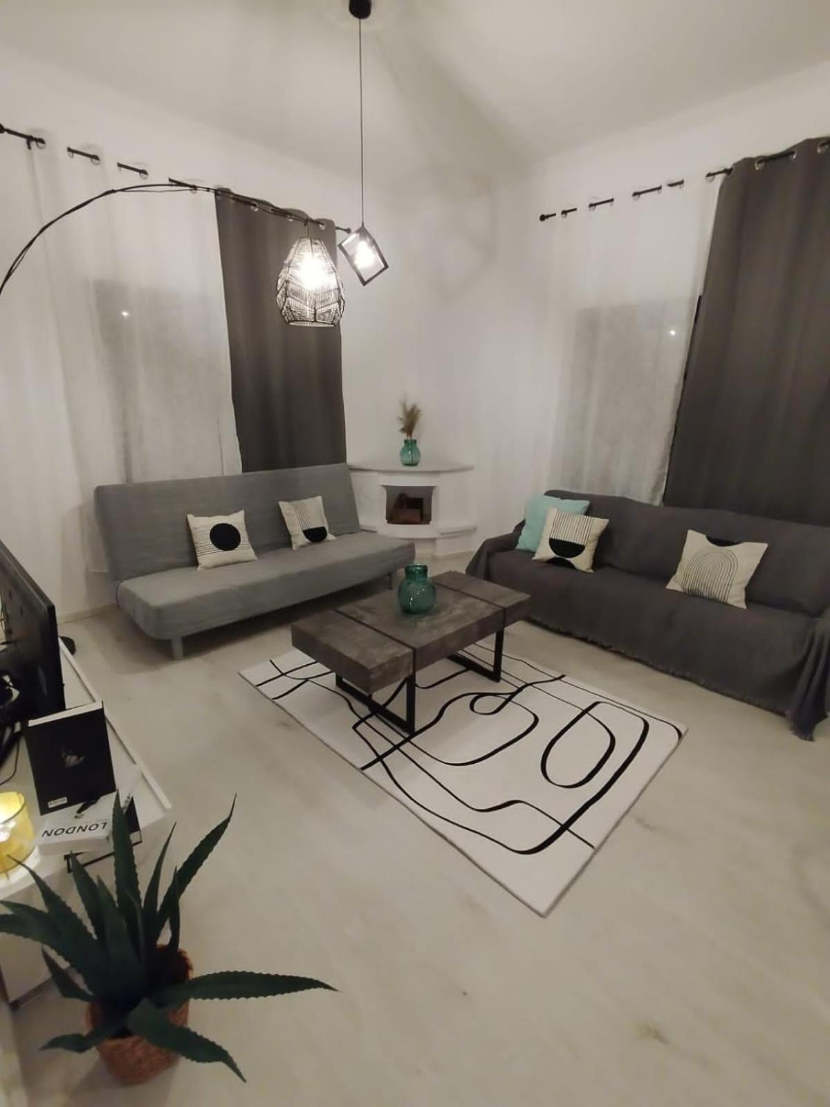 Black N' White Cozy Housegarden Alexandrópolis Exterior foto