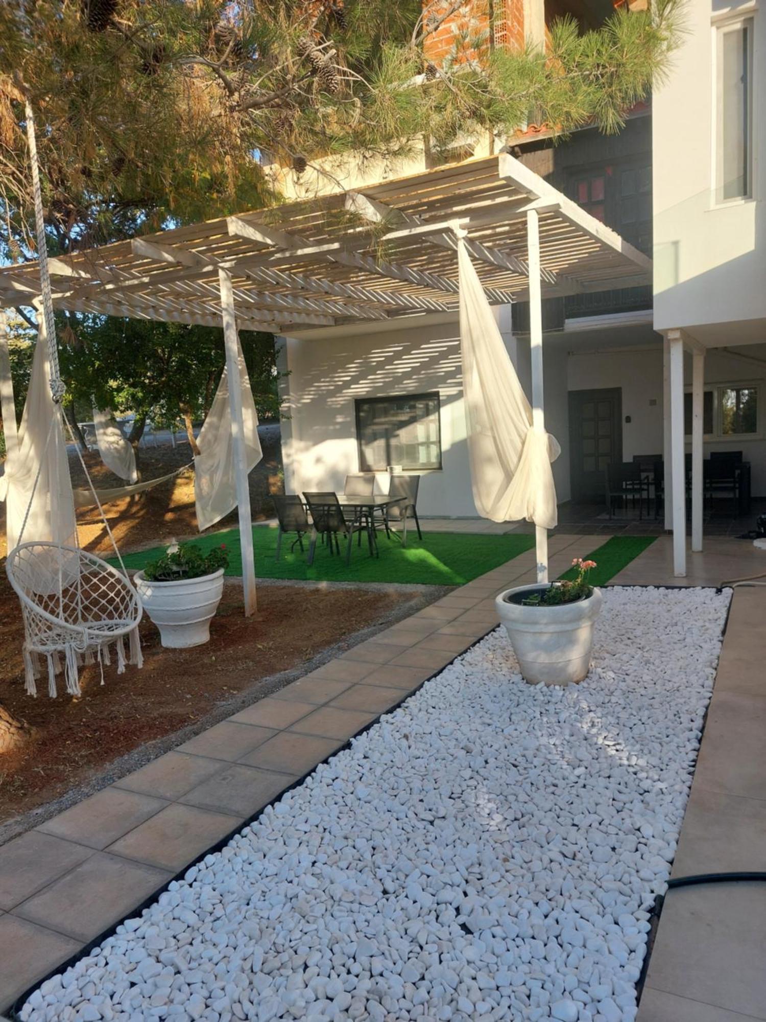 Black N' White Cozy Housegarden Alexandrópolis Exterior foto